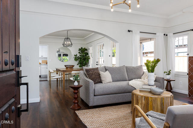 1807 New York Drive, Altadena CA: https://media.crmls.org/mediaz/f214d8a0-c2d4-4a49-9f6e-31ead0fbcb8e.jpg