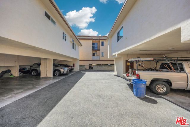 404 Porter Street, Glendale CA: https://media.crmls.org/mediaz/f21513c8-d59e-4206-98ad-f2460f1eea57.jpg