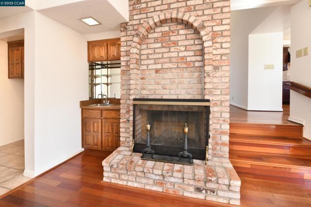 319 Oak Glen Ct, Martinez CA: https://media.crmls.org/mediaz/f215b801-9e0b-4a19-835c-096a935839a5.jpg