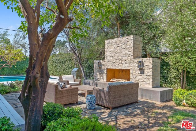 5705 Sunnyslope Avenue, Valley Glen CA: https://media.crmls.org/mediaz/f216161f-cabd-4b11-a4fa-42046bf5f9c7.jpg