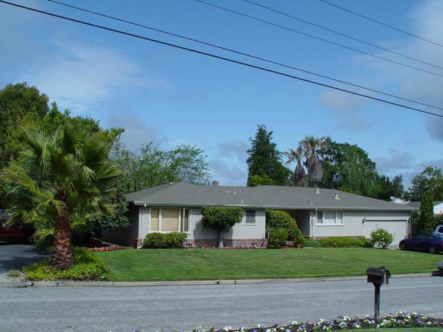 2130 Ward Way, Woodside CA: https://media.crmls.org/mediaz/f21638de-0e6f-4880-9a1d-6176284f43ff.jpg