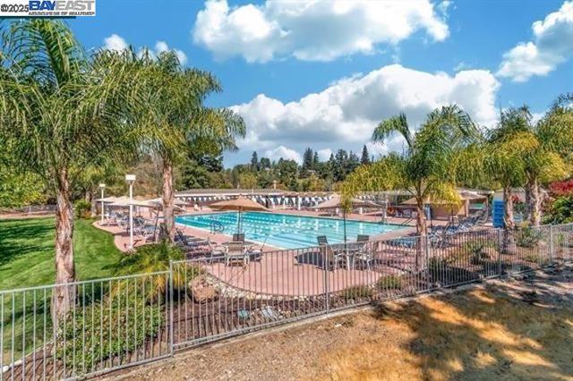 1233 Singingwood Ct, Walnut Creek CA: https://media.crmls.org/mediaz/f2167af7-c61f-49fa-bb2c-b1e3c88c0d09.jpg
