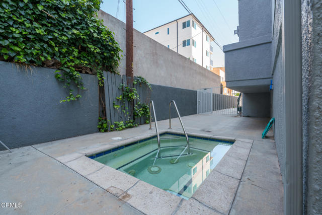 10925 Blix Street, Toluca Lake CA: https://media.crmls.org/mediaz/f2172291-0b7e-44b6-bb20-148579bf4588.jpg