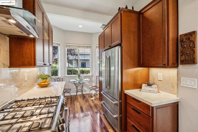 26 Farallon Ct, Richmond CA: https://media.crmls.org/mediaz/f217a029-43d6-4ed5-84a6-a436df20ebf2.jpg