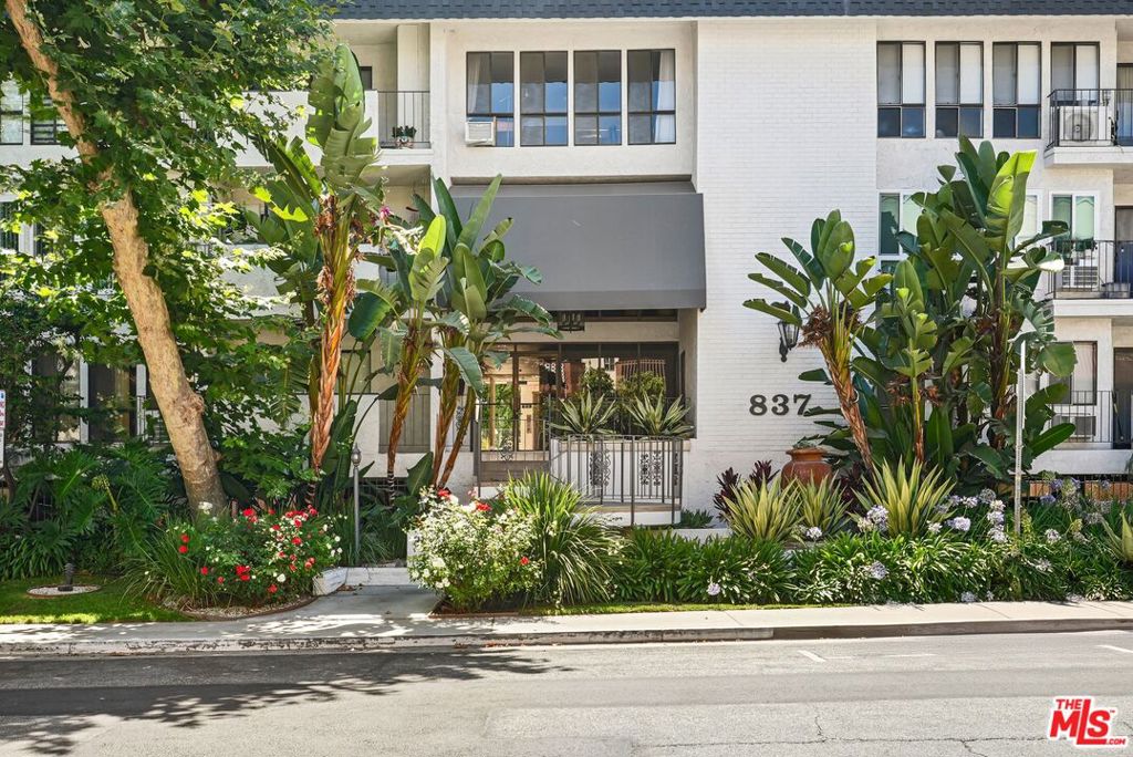 837 N West Knoll Drive #212