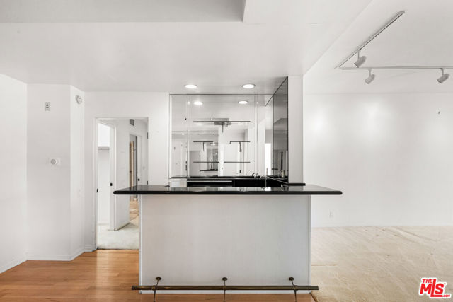 4454 Ventura Canyon Avenue, Sherman Oaks CA: https://media.crmls.org/mediaz/f2187e0a-6757-4f4f-ab32-732ffc5ab452.jpg