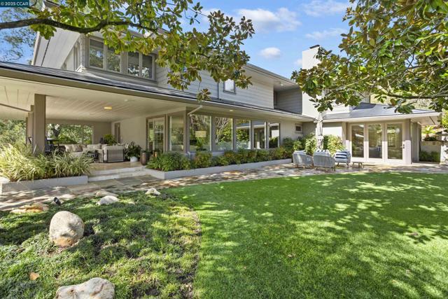 1121 Estates Dr, Lafayette CA: https://media.crmls.org/mediaz/f218f751-0a2f-4844-8e5b-8b1469414b73.jpg