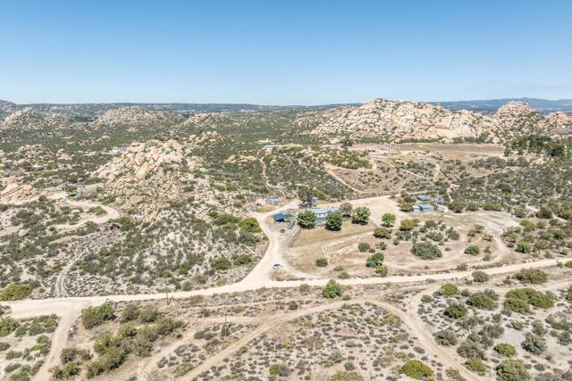 1525 Tea Rose Lane, Jacumba CA: https://media.crmls.org/mediaz/f21903e7-181a-4a74-a835-9019b29fde6b.jpg