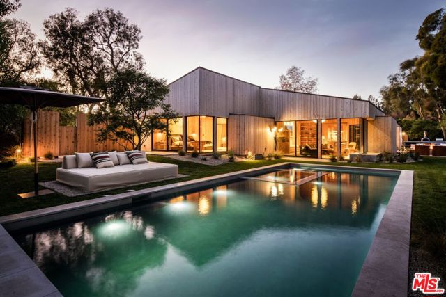 28779 Sea Ranch Way, Malibu CA: https://media.crmls.org/mediaz/f2190c9a-c100-4d8d-a0d6-271a5f3ec91a.jpg