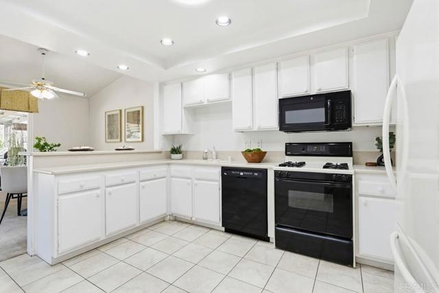 Detail Gallery Image 12 of 31 For 4159 Serranos Court, Fallbrook,  CA 92028 - 2 Beds | 2 Baths