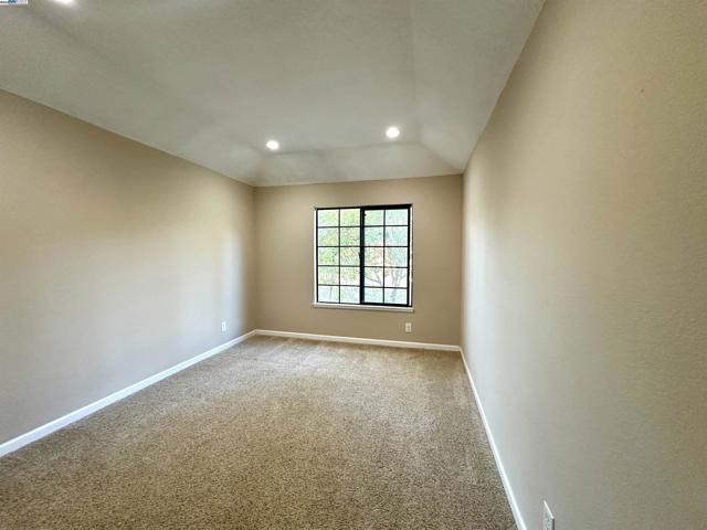 2000 Canyon Woods Dr, San Ramon CA: https://media.crmls.org/mediaz/f219b736-12c9-428a-8d38-2d1968536f53.jpg