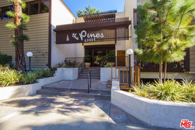 6000 CANTERBURY Drive, Culver City CA: https://media.crmls.org/mediaz/f219bcc9-fd1c-4f52-baf8-73559ed8263f.jpg