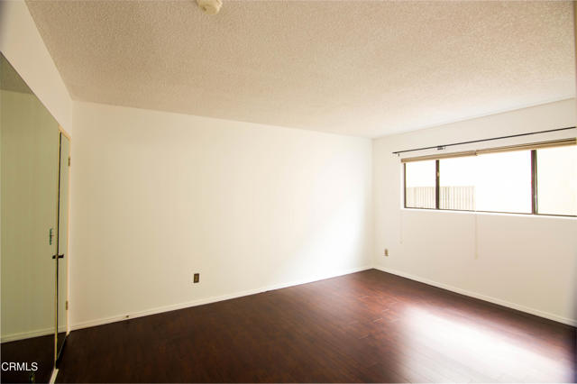 Detail Gallery Image 3 of 9 For 1971 Rodney Dr #203,  Los Angeles,  CA 90027 - 2 Beds | 2 Baths