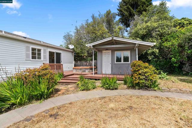 39 Anson Way, Kensington CA: https://media.crmls.org/mediaz/f21b3099-1c45-4dbb-bffa-f30f81cb4797.jpg