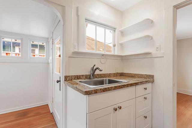 Image 8 of 39 For 216 2nd Avenue