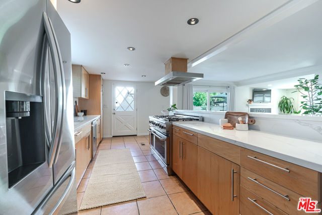 5056 Greenbush Avenue, Sherman Oaks CA: https://media.crmls.org/mediaz/f21b79d2-c2d7-4aa0-8794-a96ab4edf208.jpg