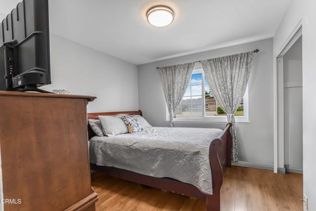 1215 Lawrence Way, Oxnard CA: https://media.crmls.org/mediaz/f21bac94-f299-4a1e-a11a-ae5456e842a5.jpg
