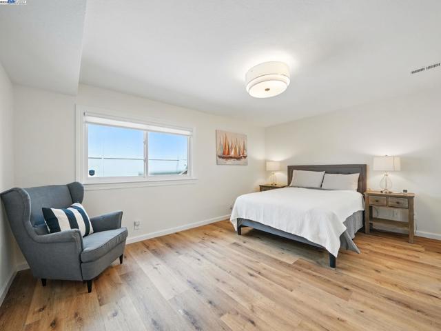 2323 Mastlands Dr, Oakland CA: https://media.crmls.org/mediaz/f21bcc89-92a9-46e7-8f66-107ea16b7c78.jpg