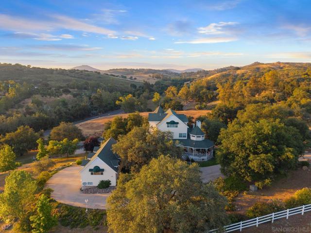 24665 Rancho Santa Teresa Dr, Ramona CA: https://media.crmls.org/mediaz/f21bf40a-c048-443c-ac04-7132293857ec.jpg