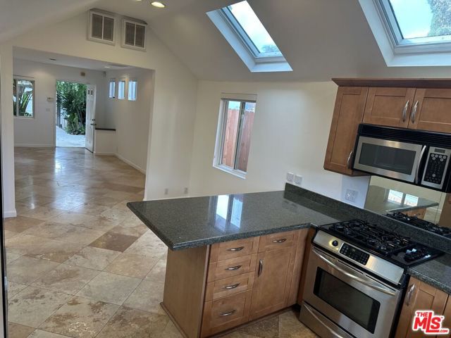 2454 Penmar, Venice CA: https://media.crmls.org/mediaz/f21c4d66-a8b7-4e98-808c-ba2179902e4d.jpg