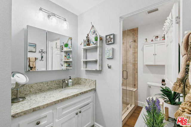 6789 Seawatch Lane, Malibu CA: https://media.crmls.org/mediaz/f21c5c7a-b8c9-4111-9e17-2d5e008a29aa.jpg