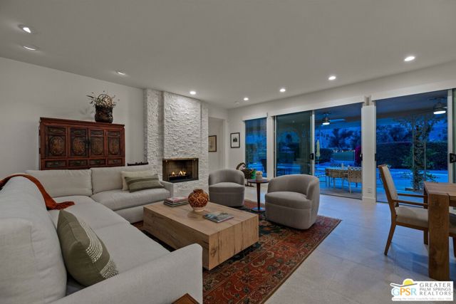 2367 S Yosemite Drive, Palm Springs CA: https://media.crmls.org/mediaz/f21c845a-b961-4795-a05e-8e4161d3d3e0.jpg