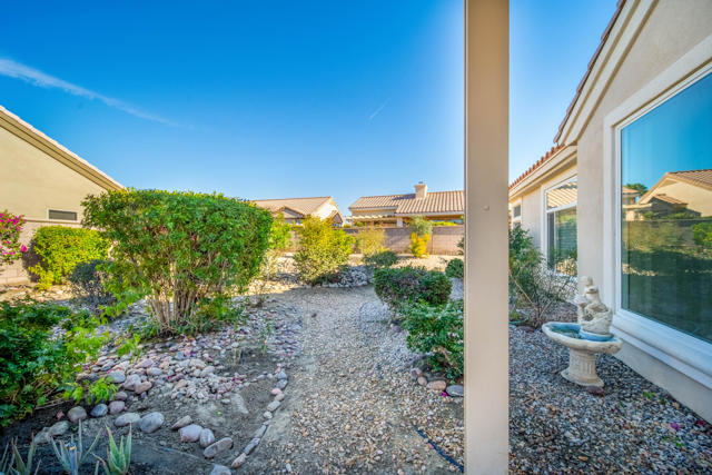 37718 Medjool Avenue, Palm Desert CA: https://media.crmls.org/mediaz/f21d7dfa-b696-4e95-aac3-0be80967dac2.jpg