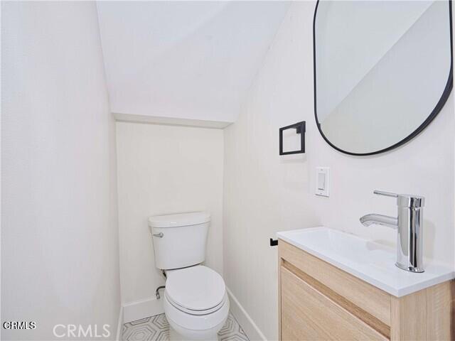 Detail Gallery Image 9 of 11 For 7219 Fallbrook Ave, West Hills,  CA 91307 - 3 Beds | 3/1 Baths