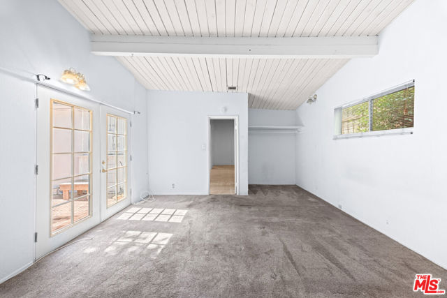 22027 Viscanio Road, Woodland Hills CA: https://media.crmls.org/mediaz/f21e47fa-3639-43fc-9ac4-e845178037fa.jpg