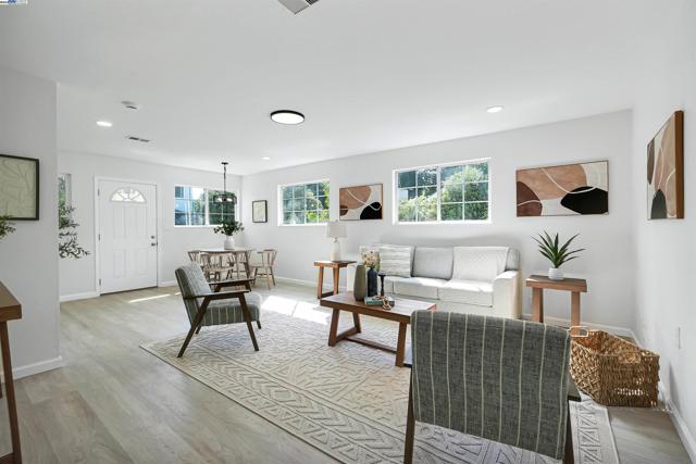 1662 Dorchester Pl, Concord CA: https://media.crmls.org/mediaz/f21fbe57-5ee8-41bb-82a9-b711b2374091.jpg