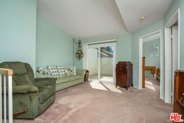 22211 Frontier Place, Chatsworth CA: https://media.crmls.org/mediaz/f21fefc3-4411-4ddf-ad73-21e43b6ef1ec.jpg