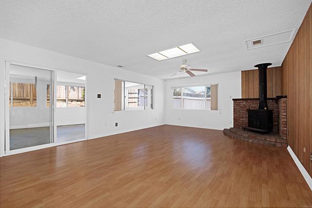 Detail Gallery Image 11 of 27 For 610 Cathy Ct, Escondido,  CA 92026 - 3 Beds | 2 Baths