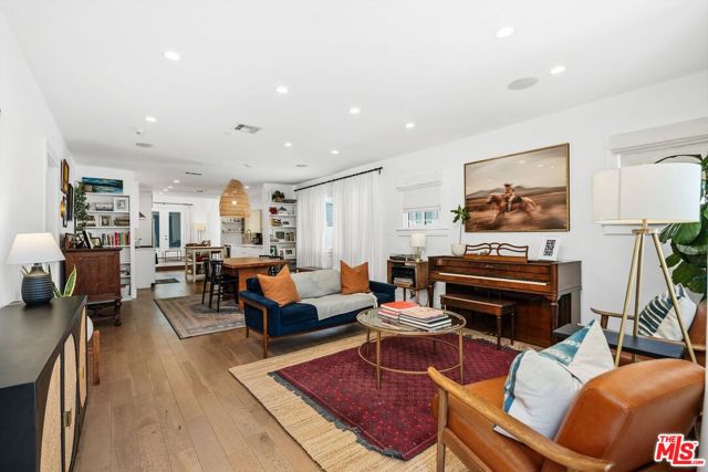 4139 Camero Avenue, Los Angeles CA: https://media.crmls.org/mediaz/f220d49f-40db-4c92-a6a3-1172671881d2.jpg