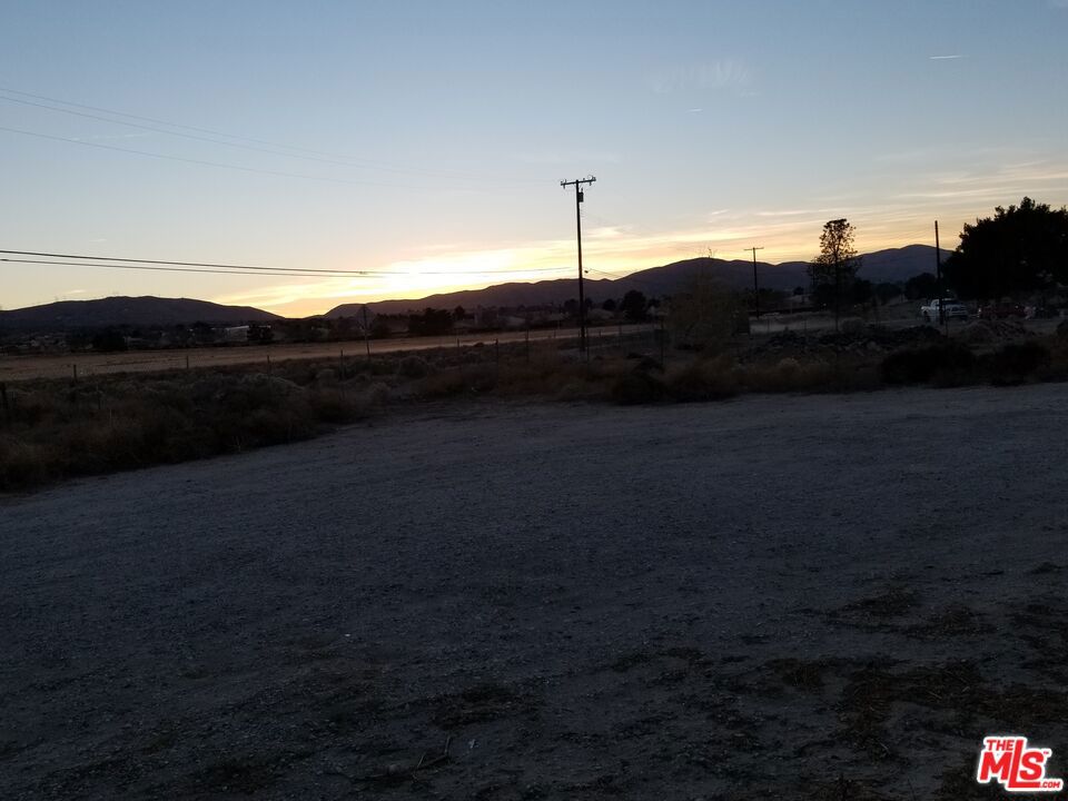 https://media.crmls.org/mediaz/f220efac-0ca0-42da-aee6-873fc7884e6b.jpg?preset=X-Large