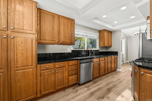 Detail Gallery Image 13 of 30 For 2049 Camino Dr, Escondido,  CA 92026 - 2 Beds | 2 Baths