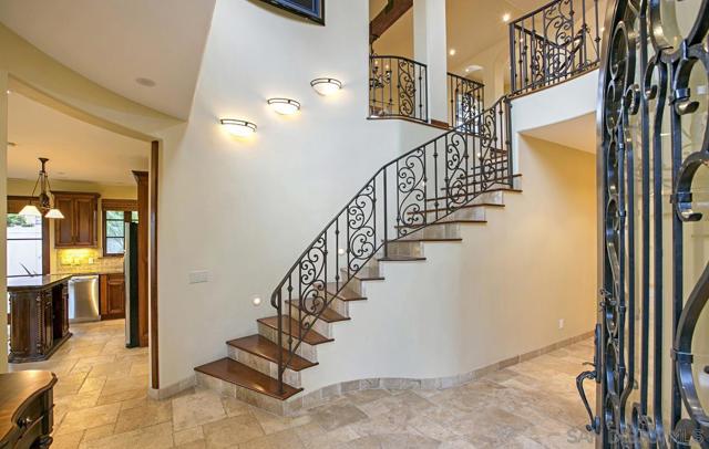 1150 Pine St, Coronado CA: https://media.crmls.org/mediaz/f22192f6-b781-4fb5-97a1-95b30575c701.jpg