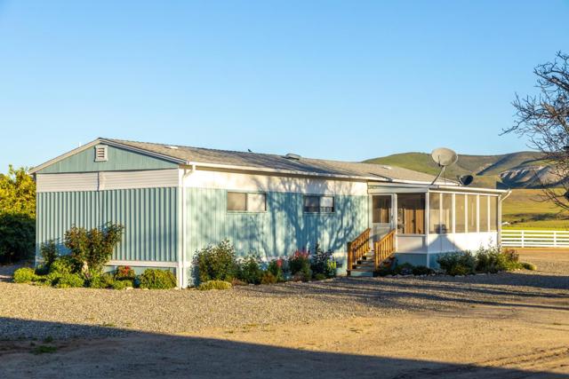 54800 Lonoak Road, King City CA: https://media.crmls.org/mediaz/f221e8a3-c31d-4941-b92a-3d6973fd9e11.jpg