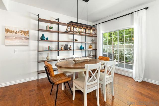 8619 Via Mallorca, La Jolla CA: https://media.crmls.org/mediaz/f2221269-464a-4af2-a604-fdf8a3459c7e.jpg