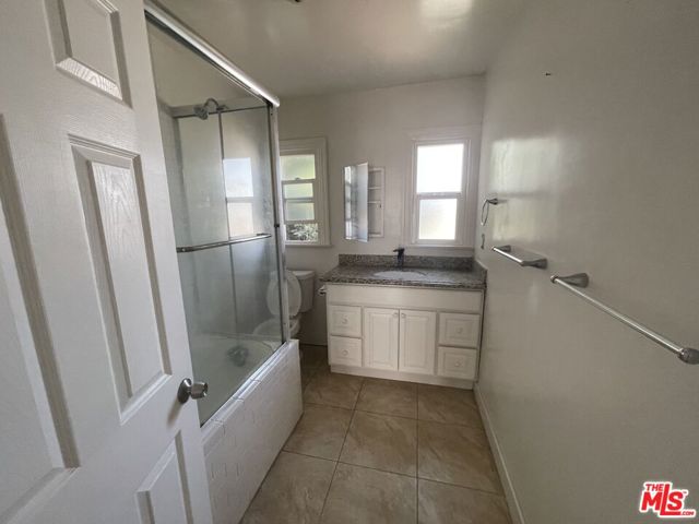 2320 W 25th Street, Los Angeles CA: https://media.crmls.org/mediaz/f222ba00-8623-453e-9451-ff8be4d9ef31.jpg