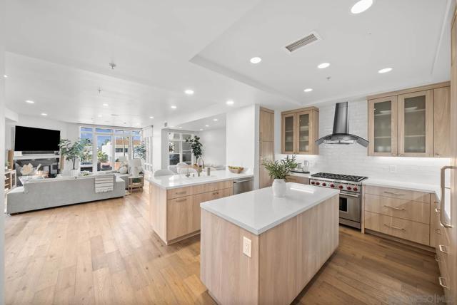 141 Orange Ave, Coronado CA: https://media.crmls.org/mediaz/f222be12-1029-4ce3-b3c0-fd152f1b6964.jpg