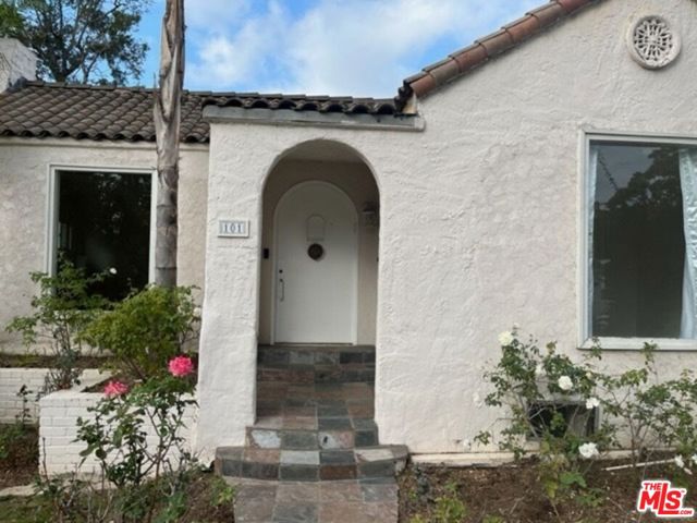 101 N La Peer Drive, Los Angeles CA: https://media.crmls.org/mediaz/f222eb57-681b-4037-9530-b8cefc7c52de.jpg