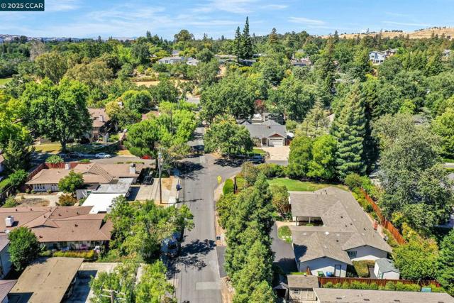 2032 Vanderslice Ave, Walnut Creek CA: https://media.crmls.org/mediaz/f2233cbc-7a71-45e2-b014-2f417f477c08.jpg
