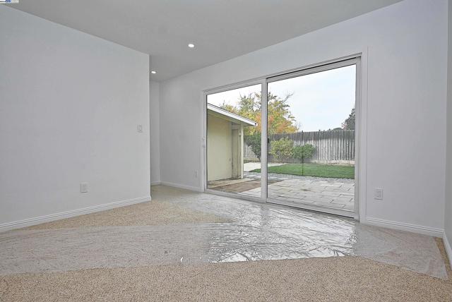 974 Walnut Dr, Oakley CA: https://media.crmls.org/mediaz/f223a0a0-8465-4ada-8b85-cfb308dda745.jpg