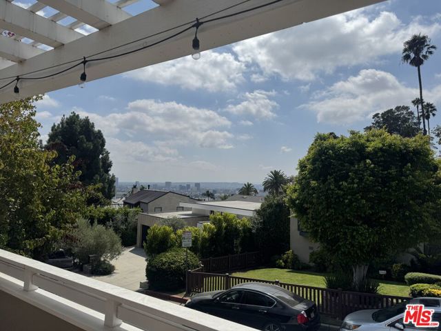 1348 Londonderry Place, Los Angeles CA: https://media.crmls.org/mediaz/f223b18c-f71e-412d-9d8d-8b1ede7e2b97.jpg