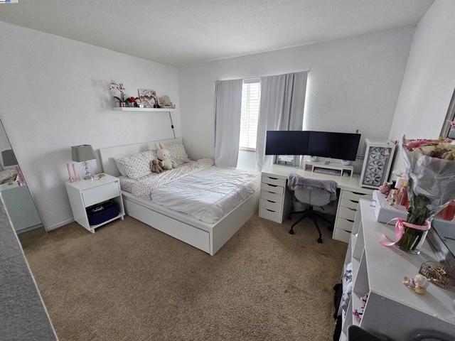 13440 Forestwood Way, Lathrop CA: https://media.crmls.org/mediaz/f223b209-8fc5-4792-ae30-0eb51d33124c.jpg