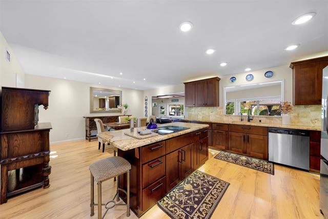 Detail Gallery Image 6 of 33 For 4711 Lorena Pl, El Cajon,  CA 92020 - 4 Beds | 3 Baths