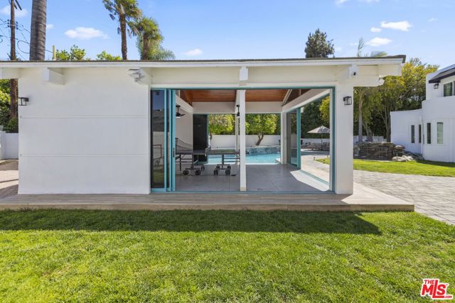 8944 Enfield Avenue, Sherwood Forest CA: https://media.crmls.org/mediaz/f223c59e-3f8c-4484-89ef-bc46e5dc037b.jpg
