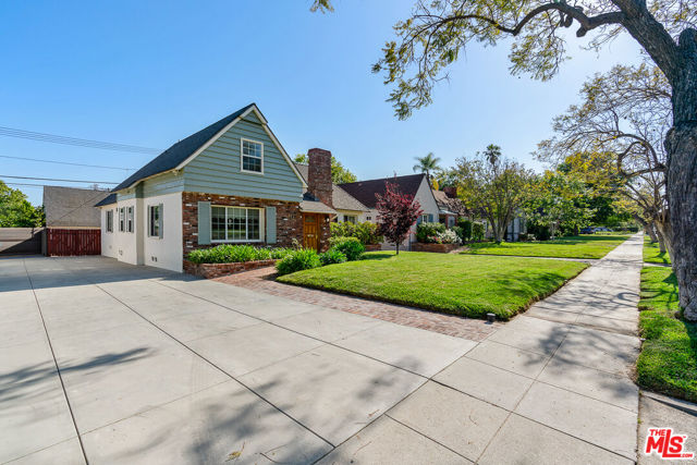 2338 Paloma Street, Pasadena CA: https://media.crmls.org/mediaz/f2242254-bc6f-4c22-bfdf-301027d37b76.jpg