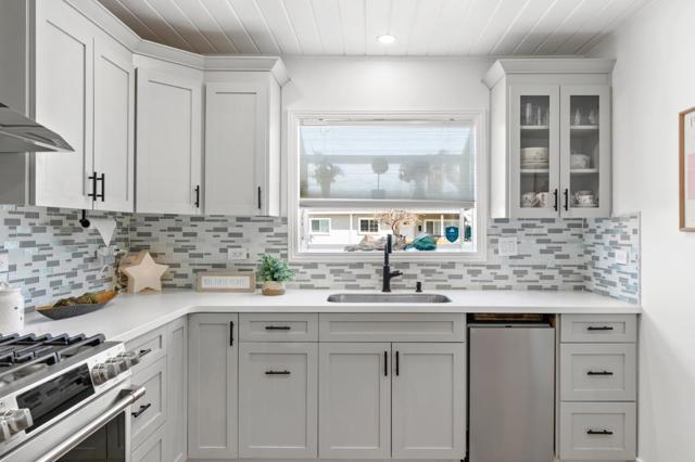 37177 Dutra Way, Fremont CA: https://media.crmls.org/mediaz/f224bf41-bc42-4196-958d-889291c29bdb.jpg