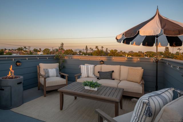 545 Orange Ave, Coronado CA: https://media.crmls.org/mediaz/f2255d91-47ca-45e9-a88a-1eed93c5c0f5.jpg